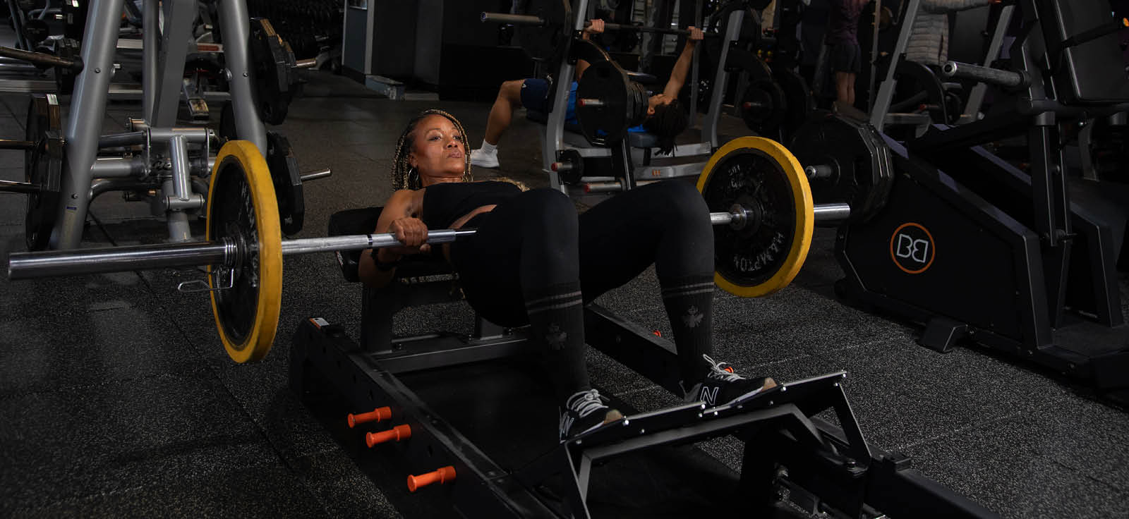 woman on a hip thrust set up