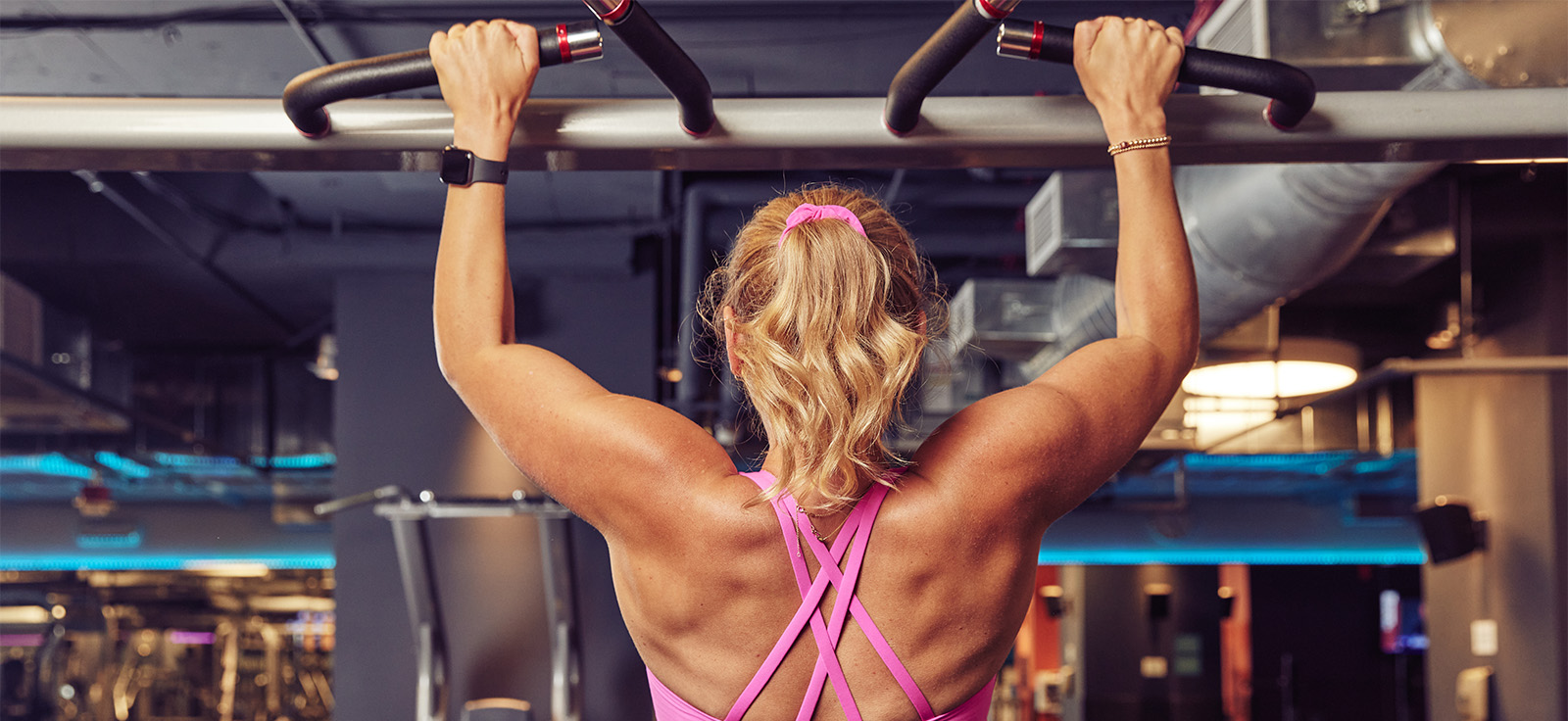 woman doing a pull up